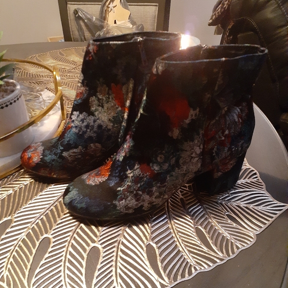 Boots - Picture 1 of 4